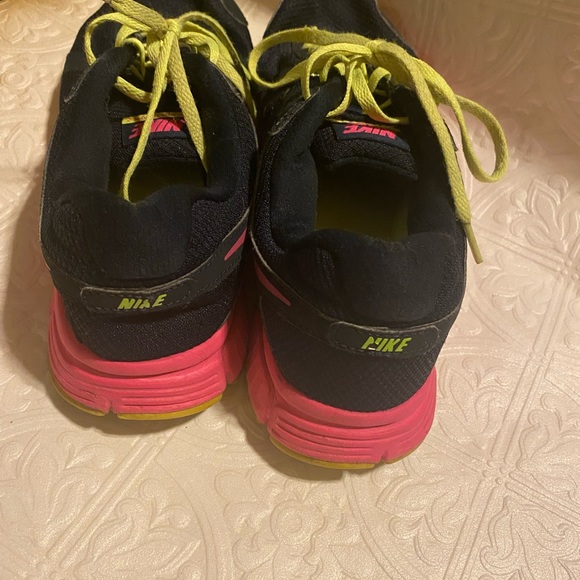 Nike Revolution 2 - Picture 3 of 6